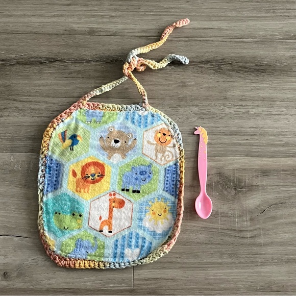 New Crochet Cotton Bibs with Pockets/Plastic Spoons & Flannel Backing (Set of 3) - Picture 11 of 14